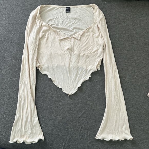 Flare sleeve crop top from SHEIN - Picture 2 of 3